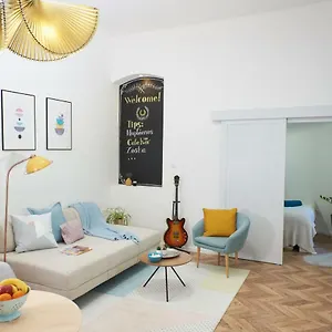 cozy-stylish-flat-by-vaci-street.inbudapesthotels.com/